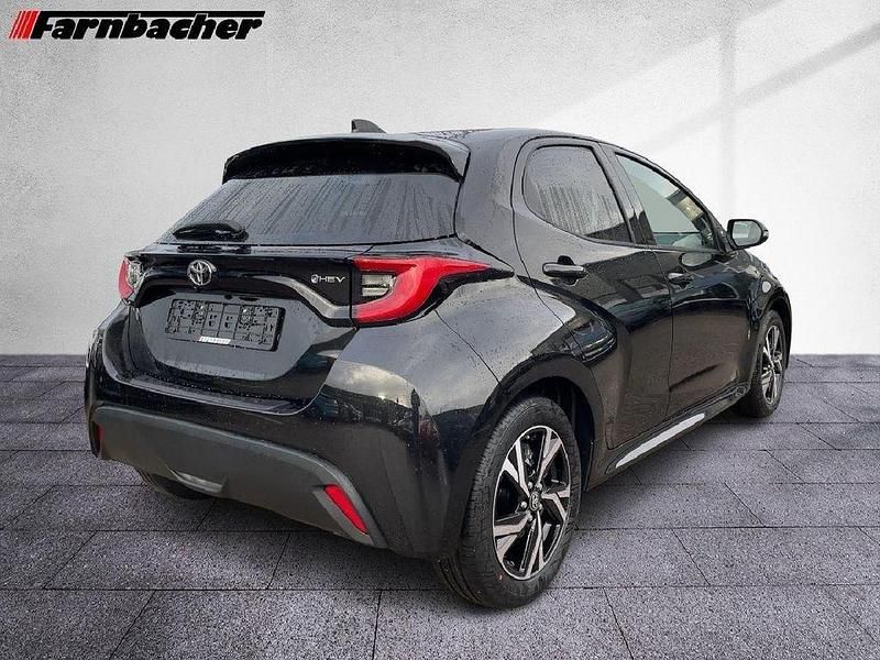 Gebraucht Toyota Yaris Hybrid Team 116 PS (85 kW) 2025 Black mica / ink Limousine