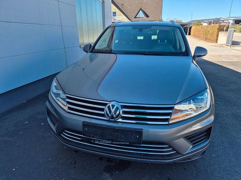 Gebraucht VW Touareg Terrain Tech 262 PS (192 kW) 2016 Grau SUV