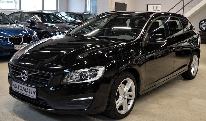 Schwarz Gebraucht 2017 Volvo V60 Kombi | 16.300 € (Fairer Preis) - Bild 1/4