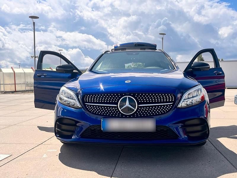Blau Gebraucht 2019 Mercedes C220 Kombi | 31.000 € - Bild 1/4