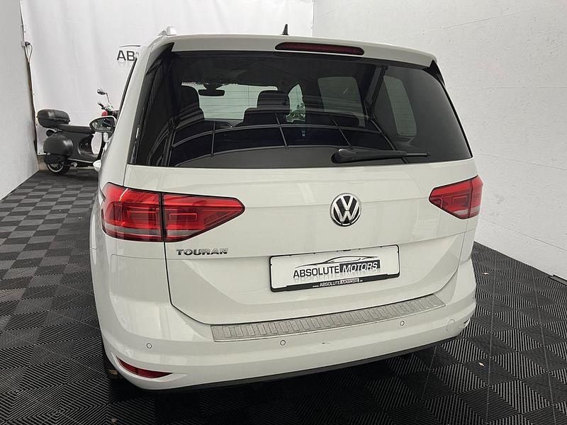 Gebraucht VW Touran Highline 150 PS (110 kW) 2019 Pure white Van / Kleinbus