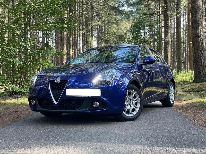 Blau Gebraucht 2015 Alfa Romeo Giulietta Turismo Kleinwagen | 7.450 € - Bild 1/4