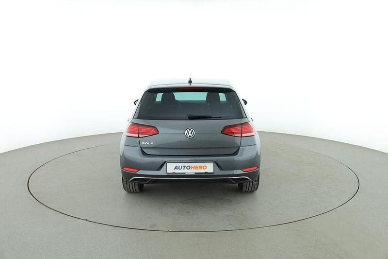 Usado VW Golf VII Comfortline 2019 Cinzento Sedan