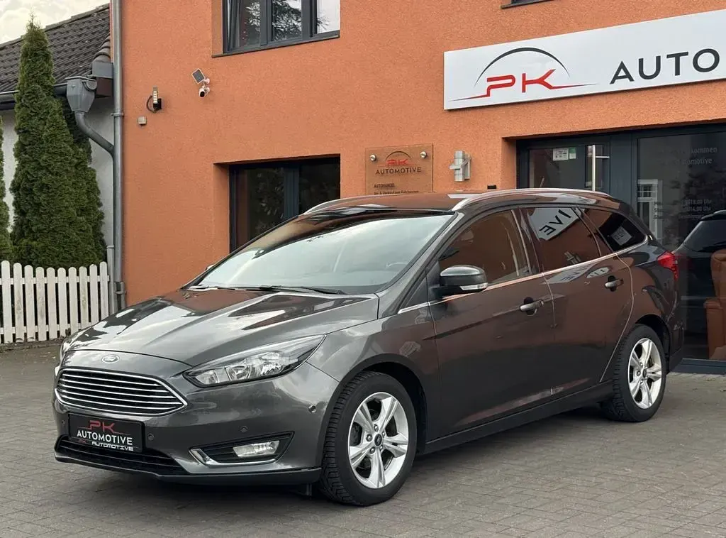 Używany Ford Focus Titanium 125 KM (91 kW) 2015 Szary Sedan/Limuzyna