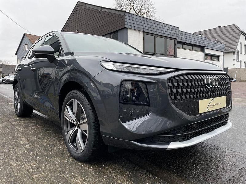 Neu Audi Q3 Sport 150 PS (110 kW) 2026 Grau SUV