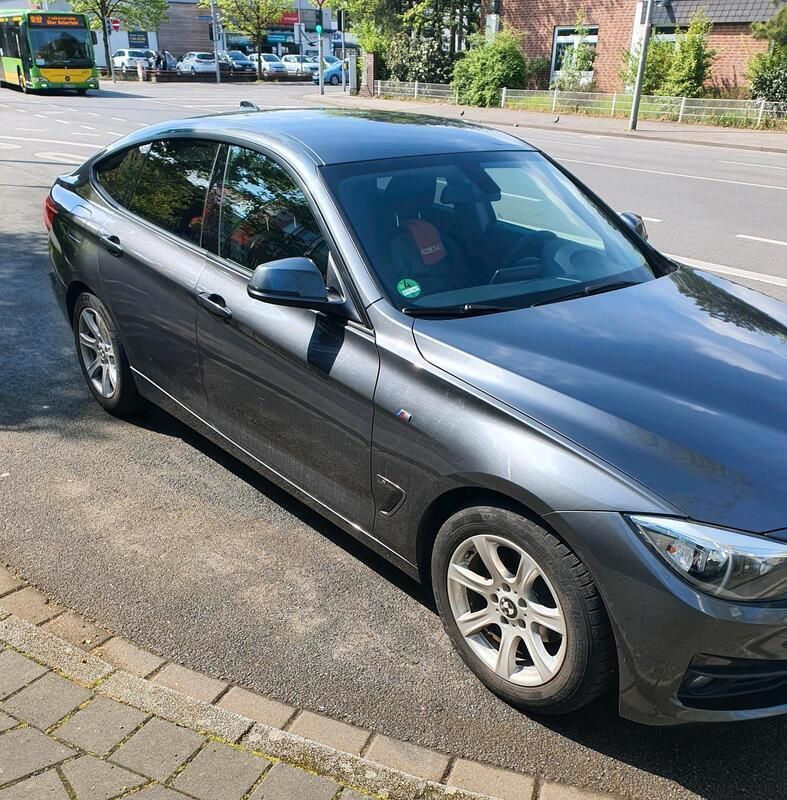 Grau Gebraucht 2013 BMW 318 Gran Turismo Sport Line Limousine | 11.750 € (Fairer Preis) - Bild 1/4