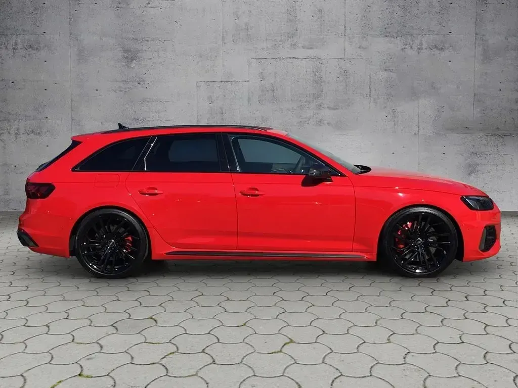 Gebraucht Audi RS4 Sport 450 PS (330 kW) 2023 Tangorot metallic Kombi