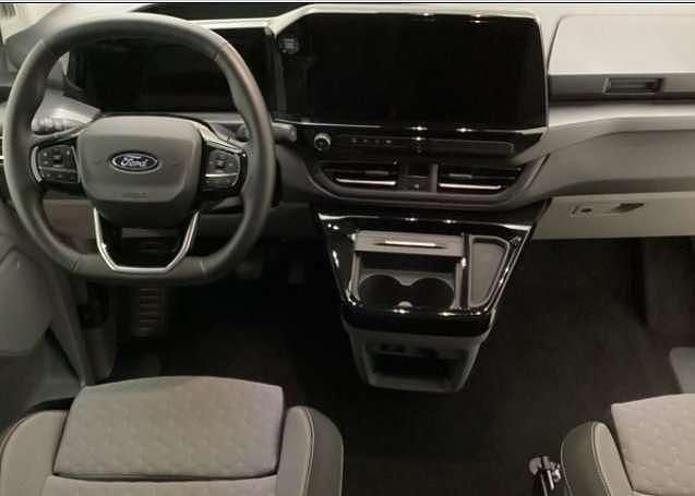 Gebraucht Ford Tourneo Titanium 136 PS (100 kW) 2025 Obsidianschwarz metallic Van / Kleinbus