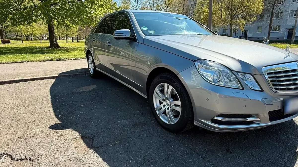 Gebraucht Mercedes E200 184 PS (135 kW) 2012 Silber Limousine