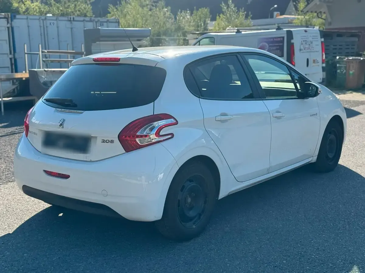 Gebraucht Peugeot 208 82 PS (60 kW) 2014 Weiß Kleinwagen