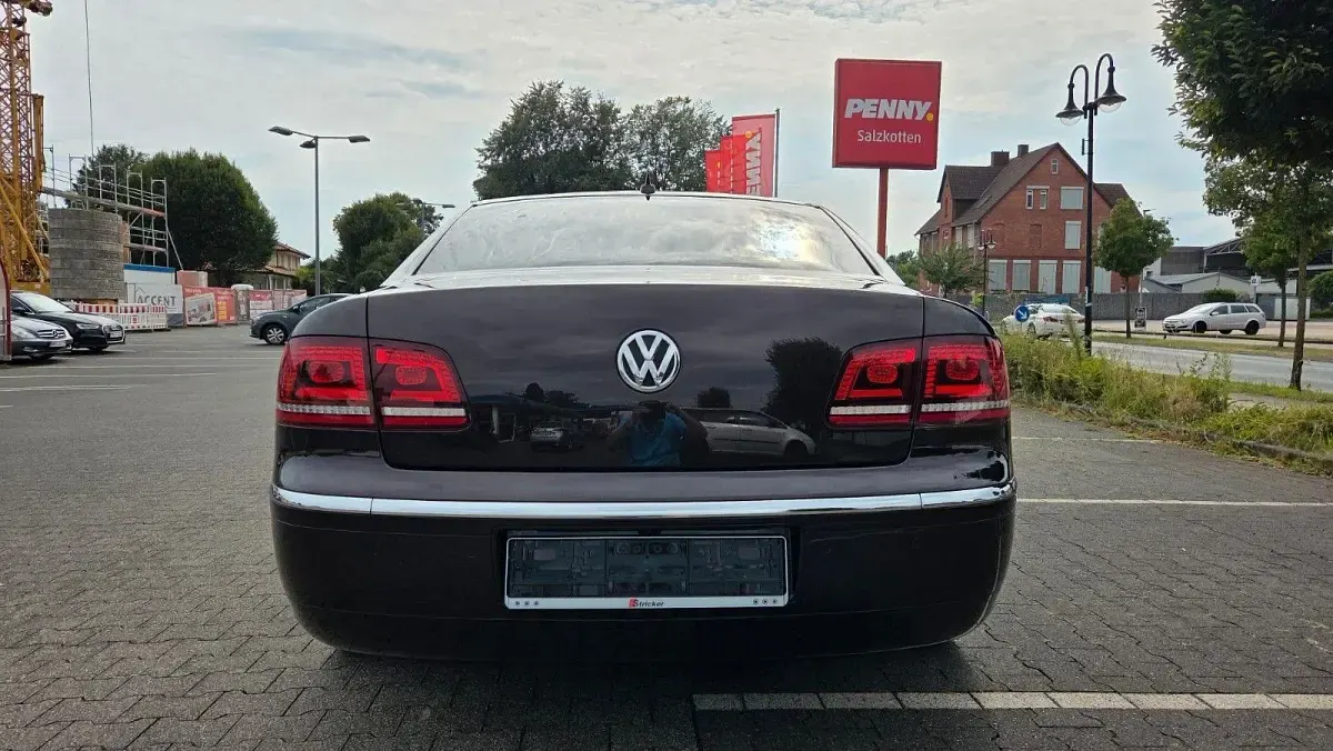 Gebraucht VW Phaeton 245 PS (180 kW) 2015 Violet Limousine