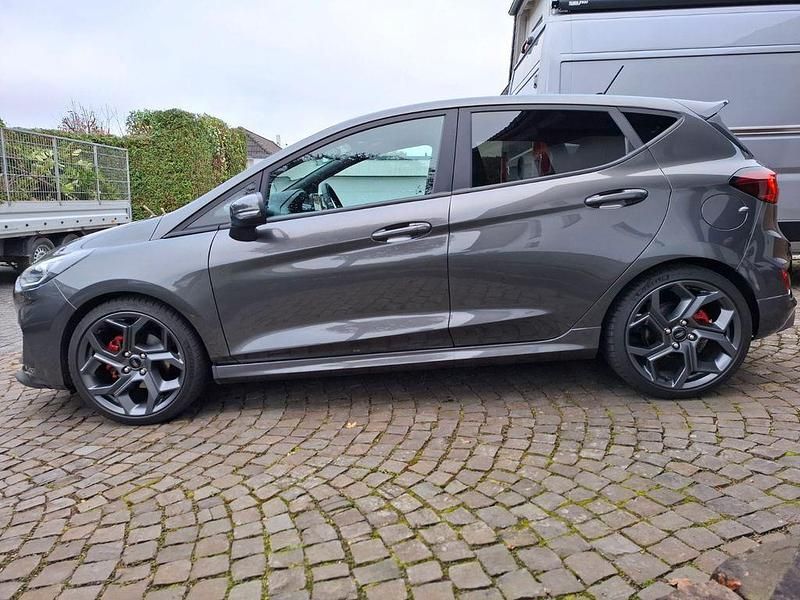 Grau Gebraucht 2023 Ford Fiesta ST Kleinwagen | 22.950 € (Guter Preis) - Bild 1/4