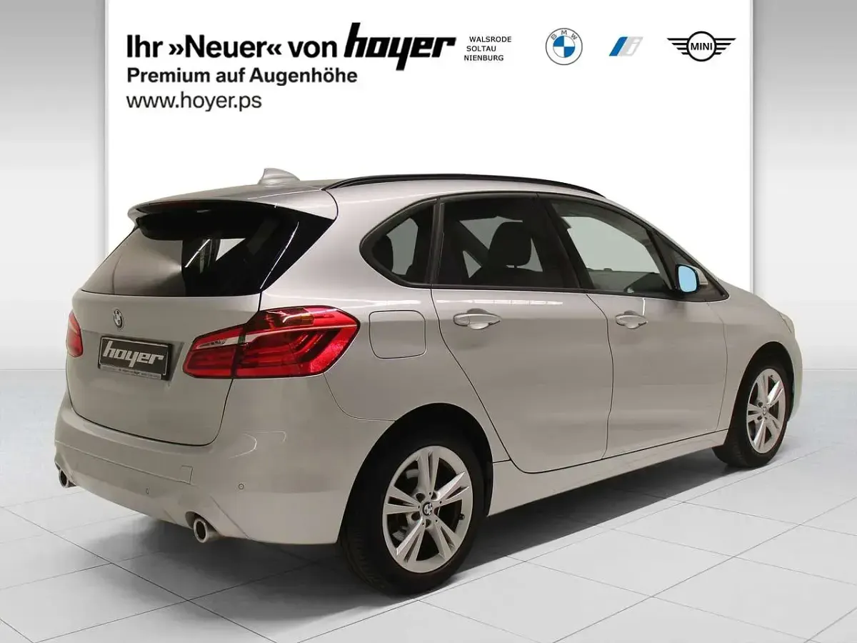 Gebraucht BMW 220 Active Tourer Advantage 192 PS (141 kW) 2019 Glaciersilber Van / Kleinbus
