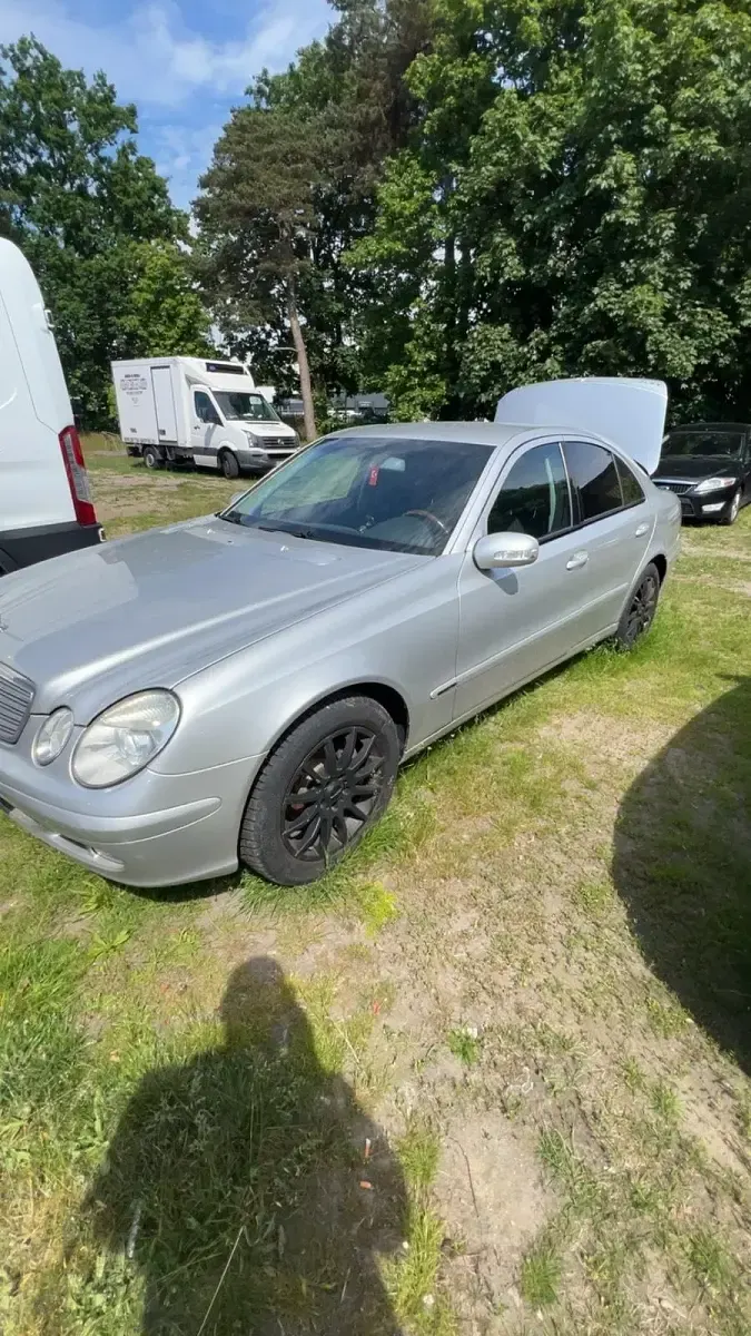 Gebraucht Mercedes E270 177 PS (130 kW) 2002 Silber Limousine