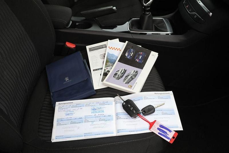 Gebraucht Peugeot 308 SW Active 120 PS (88 kW) 2015 Schwarz Kombi