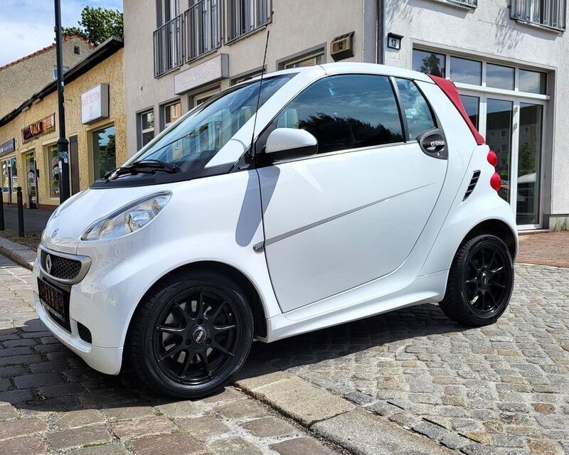 Weiß Gebraucht 2013 Smart ForTwo Cabrio Passion Cabrio | 5.900 € (Fairer Preis) - Bild 1/4