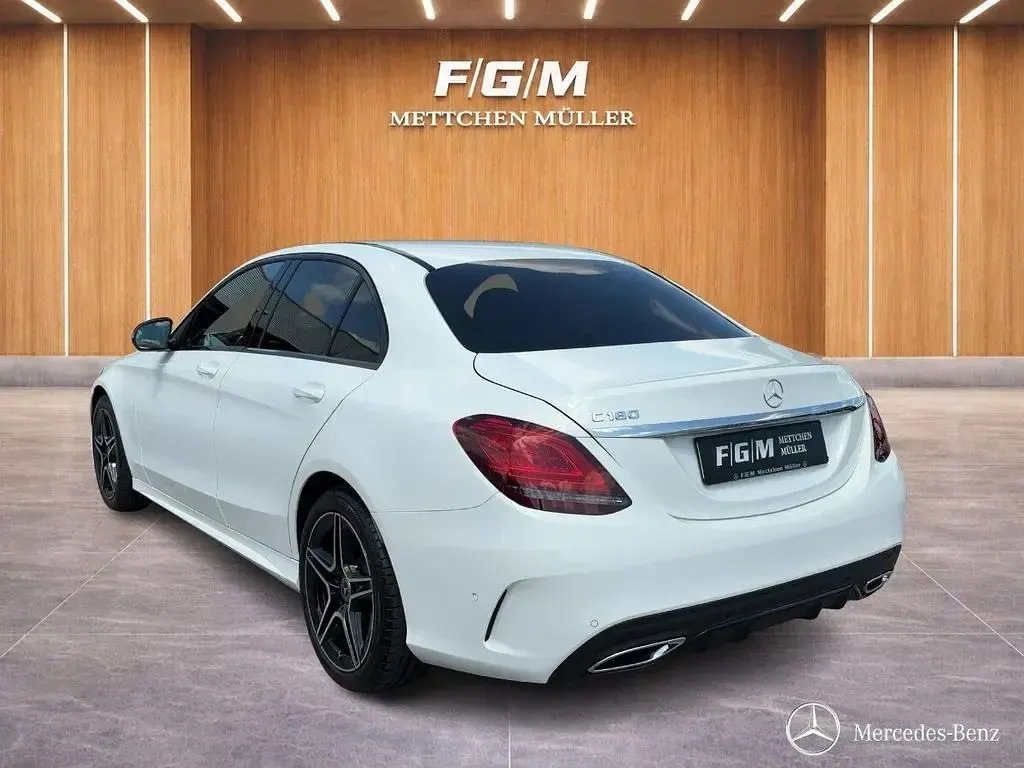 Gebraucht Mercedes C180 AMG line 156 PS (114 kW) 2021 Unilack polarweiß Limousine