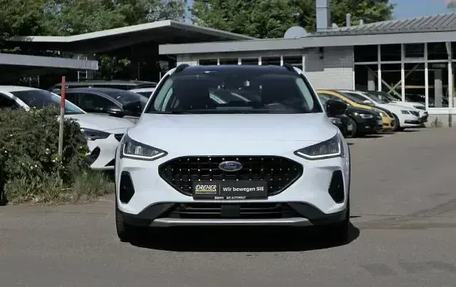 Gebraucht Ford Focus Active 155 PS (114 kW) 2024 Frostweiß Limousine