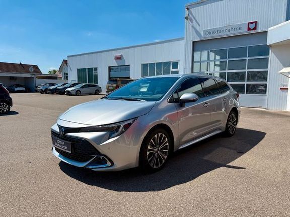 Gebraucht Toyota Corolla Team 197 PS (144 kW) 2024 Shimmering silver Kombi