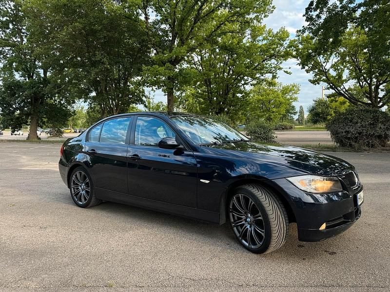 Brugt BMW 318 129 HK (94 kW) 2007 Blå Sedan