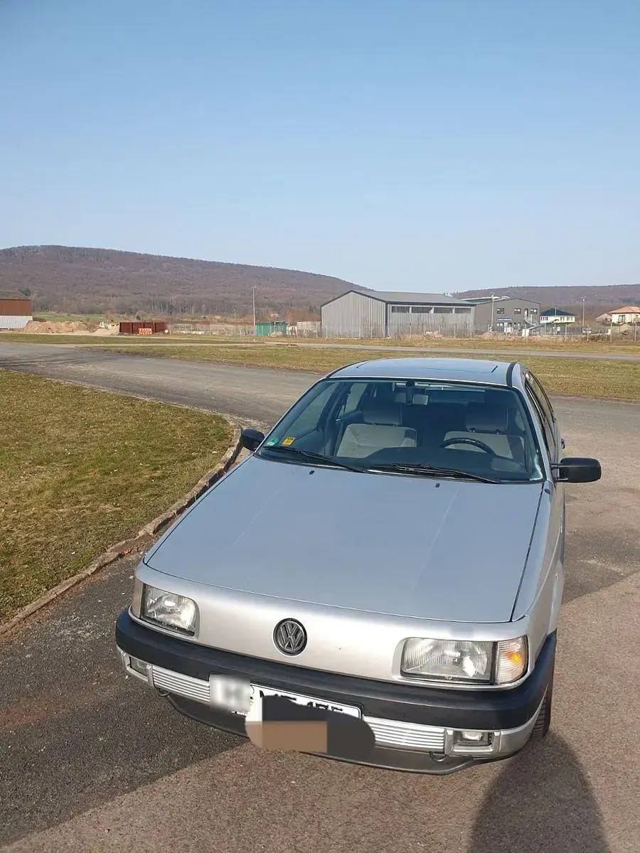 Gebraucht VW Passat 90 PS (66 kW) 1989 Silber Limousine