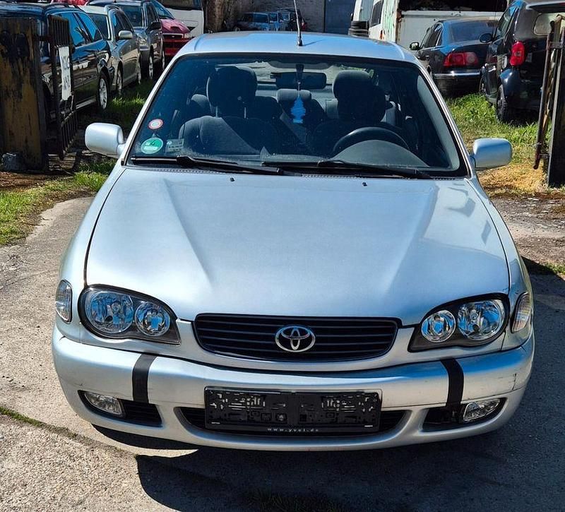 Usado Toyota Corolla 97 HP (71 kW) 2001 Prateado Sedan