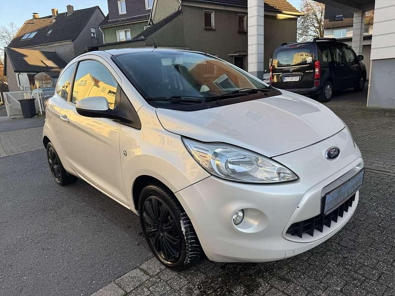 Gebraucht Ford Ka Titanium 75 PS (55 kW) 2010 Cashmereweiß Kleinwagen
