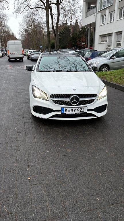 Weiß Gebraucht 2019 Mercedes CLA220 Limousine | 18.550 € - Bild 1/4