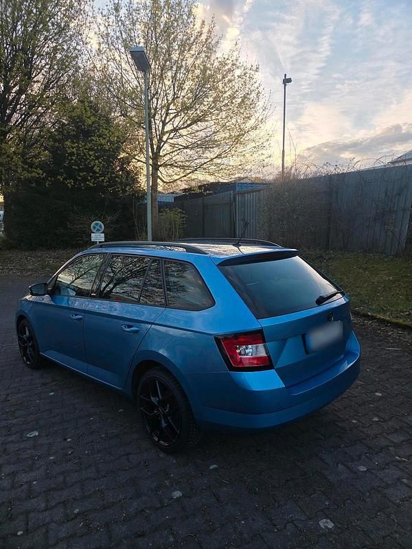 Gebraucht Skoda Fabia Joy 105 PS (77 kW) 2016 Blau Kombi