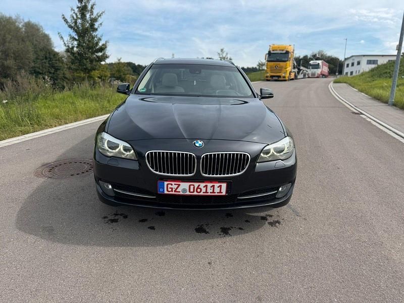Gebraucht BMW 520 184 PS (135 kW) 2011 Grau Kombi