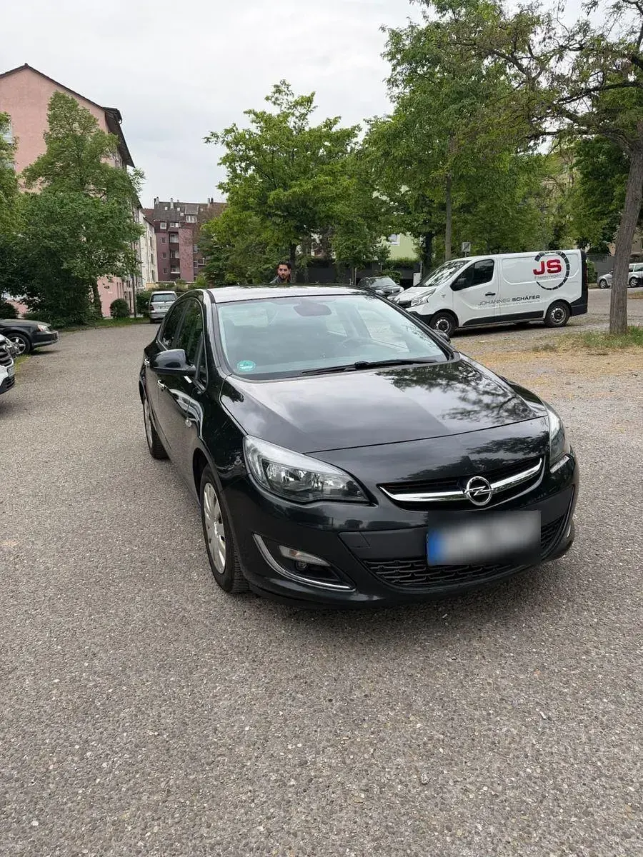 Usata Opel Astra Edition 120 CV (88 kW) 2012 Nero Berlina