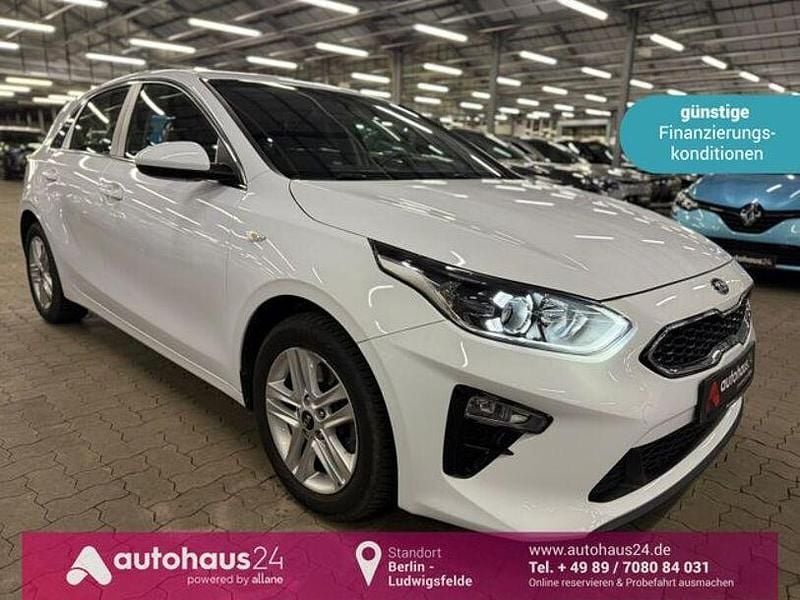 Weiß Gebraucht 2021 Kia Ceed Vision Kleinwagen | 16.990 € (Guter Preis) - Bild 1/4