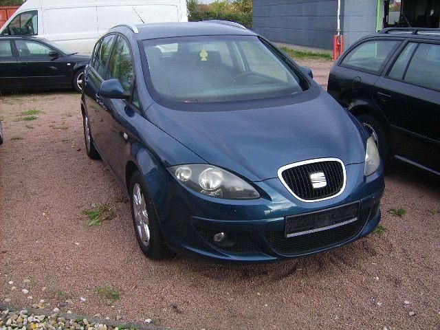 Grün Gebraucht 2007 Seat Altea XL Stylance Van / Kleinbus | 1.999 € (Fairer Preis) - Bild 1/2