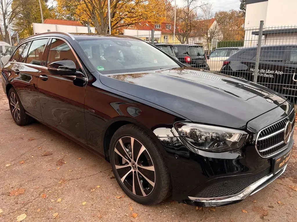 Gebraucht Mercedes E300 194 PS (142 kW) 2021 Schwarz Limousine