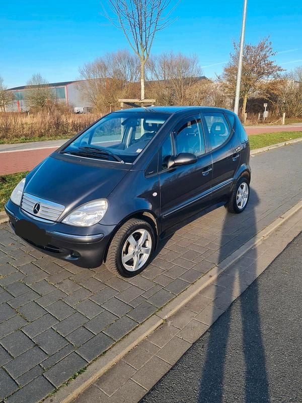 Grau Gebraucht 2002 Mercedes A190 Kleinwagen | 2.000 € (Guter Preis) - Bild 1/4