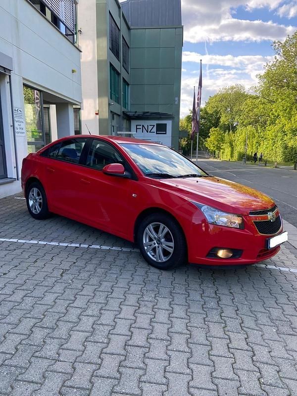 Rot Gebraucht 2009 Chevrolet Cruze Limousine | 3.999 € (Teuer) - Bild 1/4