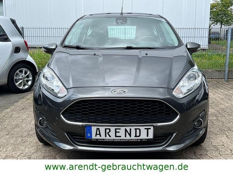 Gebraucht Ford Fiesta Celebration 101 PS (74 kW) 2017 Grau Kleinwagen