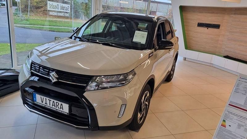 Beige Neu 2025 Suzuki Vitara Comfort+ SUV | 27.950 € (Teuer) - Bild 1/4