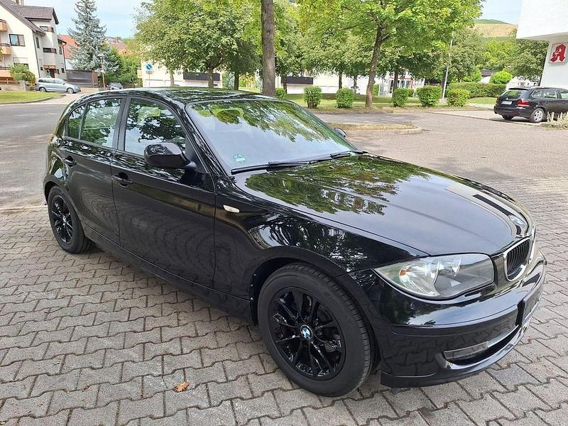 Schwarz Gebraucht 2010 BMW 116 Kleinwagen | 4.950 € (Fairer Preis) - Bild 1/4