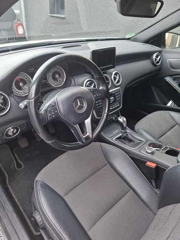 Gebraucht Mercedes A180 Edition 122 PS (89 kW) 2014 Weiß Limousine