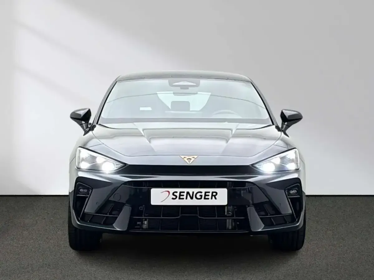 Nowe Cupra Leon VZ 272 KM (200 kW) 2026 Niebieski Sedan/Limuzyna