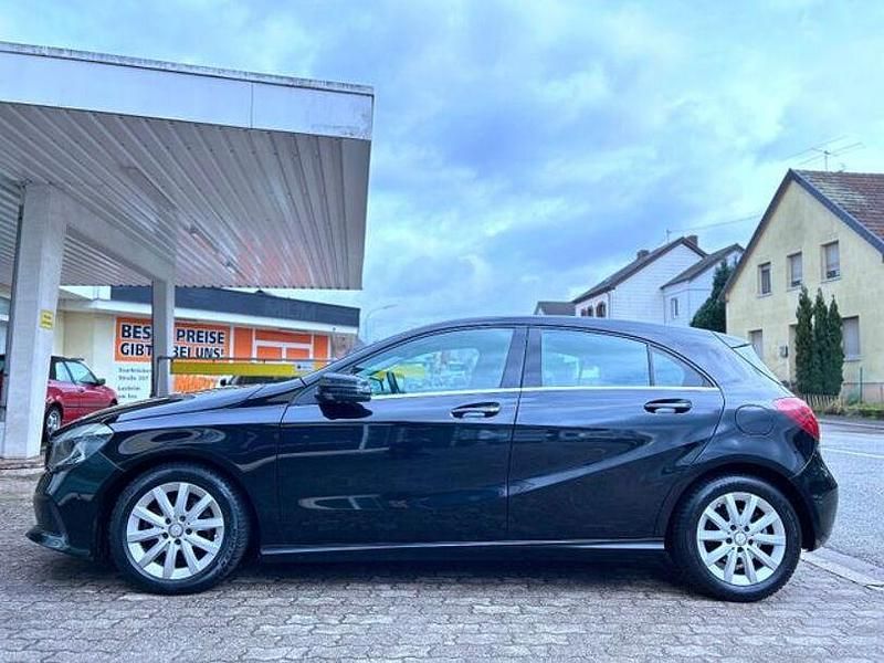 Gebraucht Mercedes A180 109 PS (80 kW) 2017 Schwarz Limousine