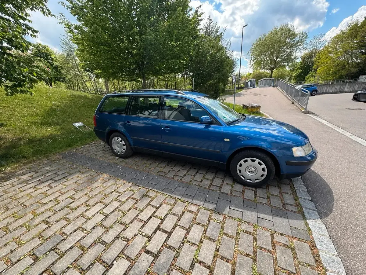 Gebraucht VW Passat 115 PS (84 kW) 1999 Blau Kombi