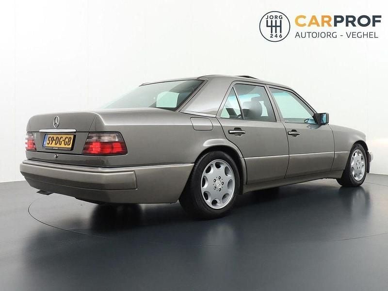 Gebraucht Mercedes E500 328 PS (241 kW) 1992 Beige Limousine