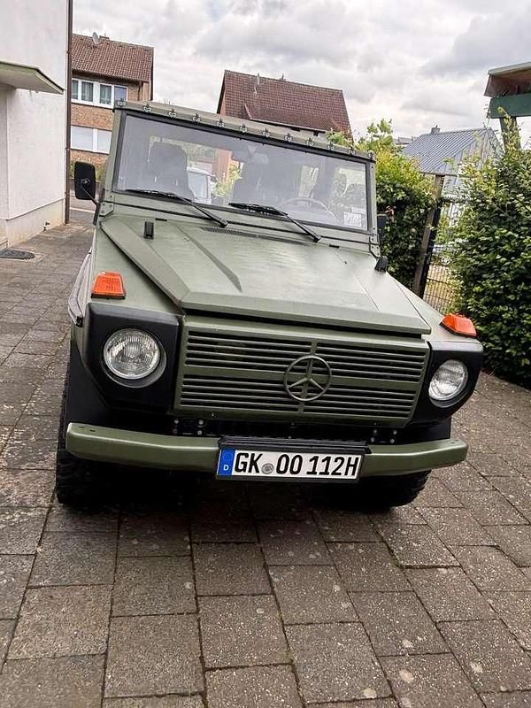 Grün Gebraucht 1991 Mercedes 250 SUV | 26.000 € - Bild 1/4