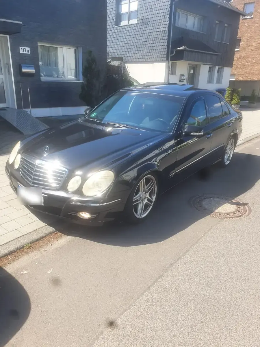 Gebraucht Mercedes E280 Avantgarde 190 PS (139 kW) 2007 Schwarz Limousine