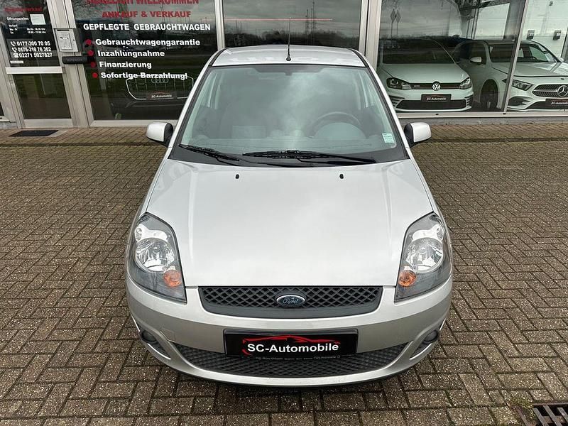Gebraucht Ford Fiesta 75 PS (55 kW) 2008 Silber Limousine