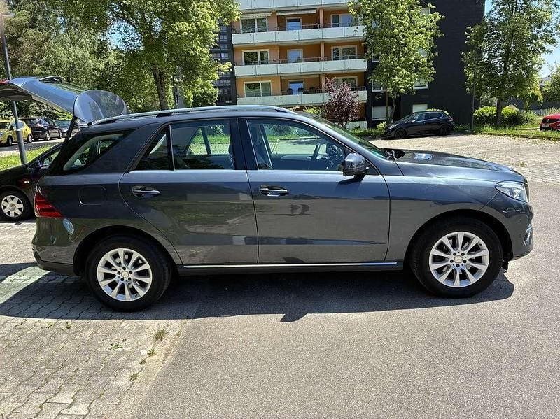 Gebraucht Mercedes GLE250 204 PS (150 kW) 2016 Grau SUV