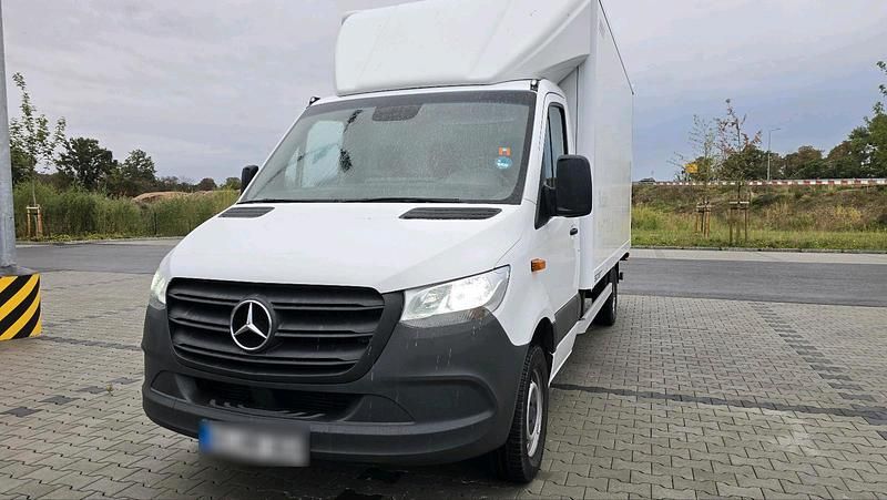 Weiß Gebraucht 2024 Mercedes 316 Van | 32.900 € - Bild 1/4