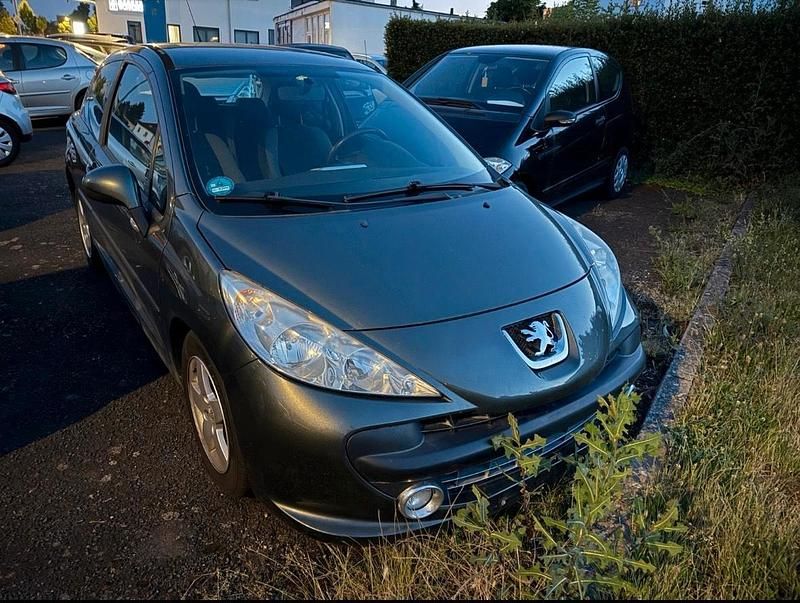 Grau Gebraucht 2009 Peugeot 207 Limousine | 1.749 € (Superpreis) - Bild 1/4